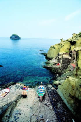Salina - the little port of Pollara, so evocative and isolated that it has been chosen as the set for numerous films - Credit - De Agostini Picture Library