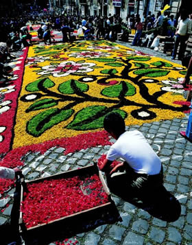 Umbria, Spello - a whole night of work to create the magnificent carpet of flowers for the Corpus domini feast - Credit - De Agostini Picture Library